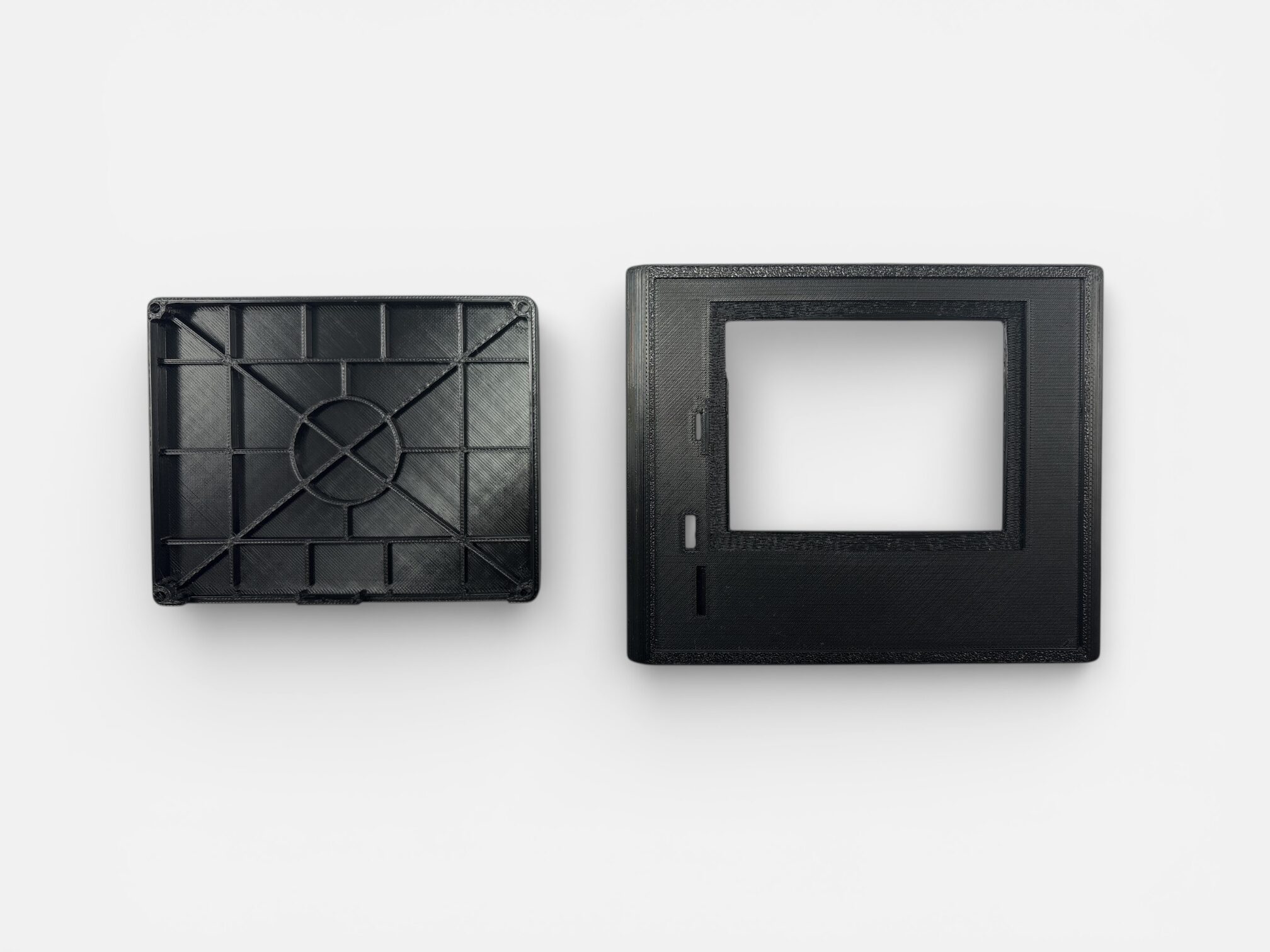 Zamiennik obudowy panelu HMI Siemens Simatic 6AV6647 wykonany w druku 3D — zdjęcie 3